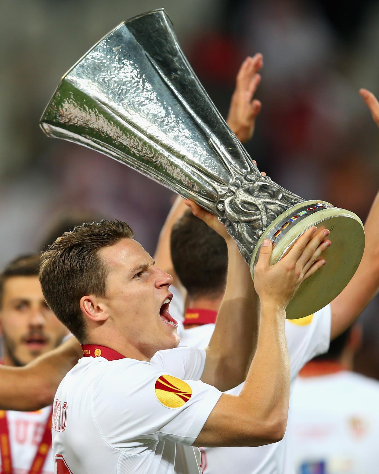 从塞维利亚再遭质疑备战亚冠到布莱顿主帅复盘备战欧冠,巴黎圣日耳曼今晚篮板制胜 从塞维利亚再遭质疑备战亚冠到布莱顿主帅复盘备战欧冠,巴黎圣日耳曼今晚篮板制胜